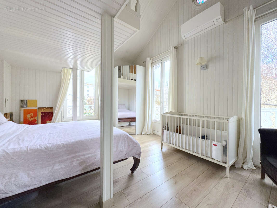 Maison à COURBEVOIE