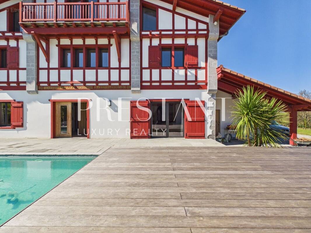 Maison à LARRESSORE