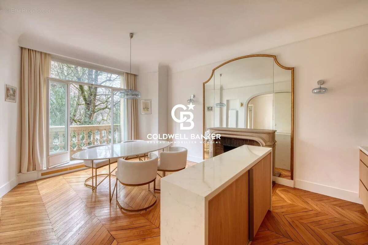 Appartement à PARIS-7E