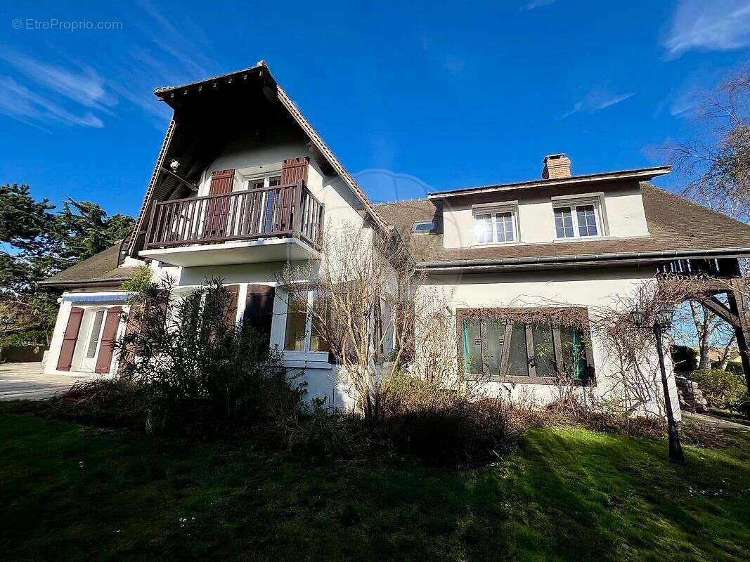 Maison à SAINT-ETIENNE-DU-ROUVRAY