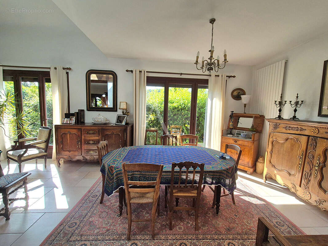 Maison à BURES-SUR-YVETTE