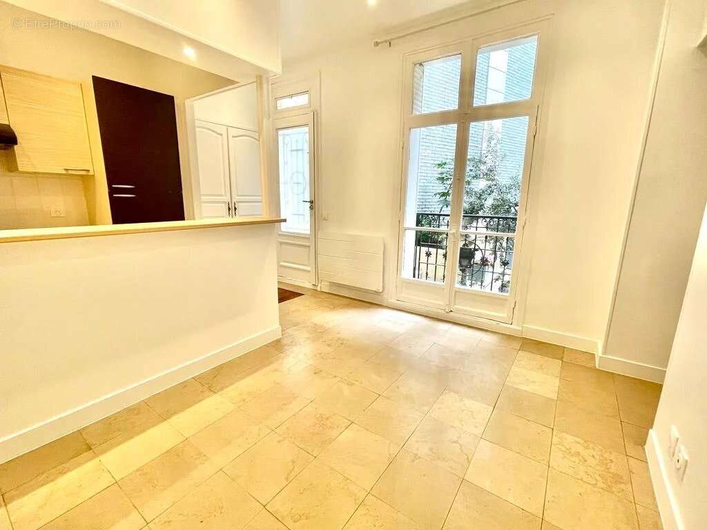 Appartement à PARIS-8E