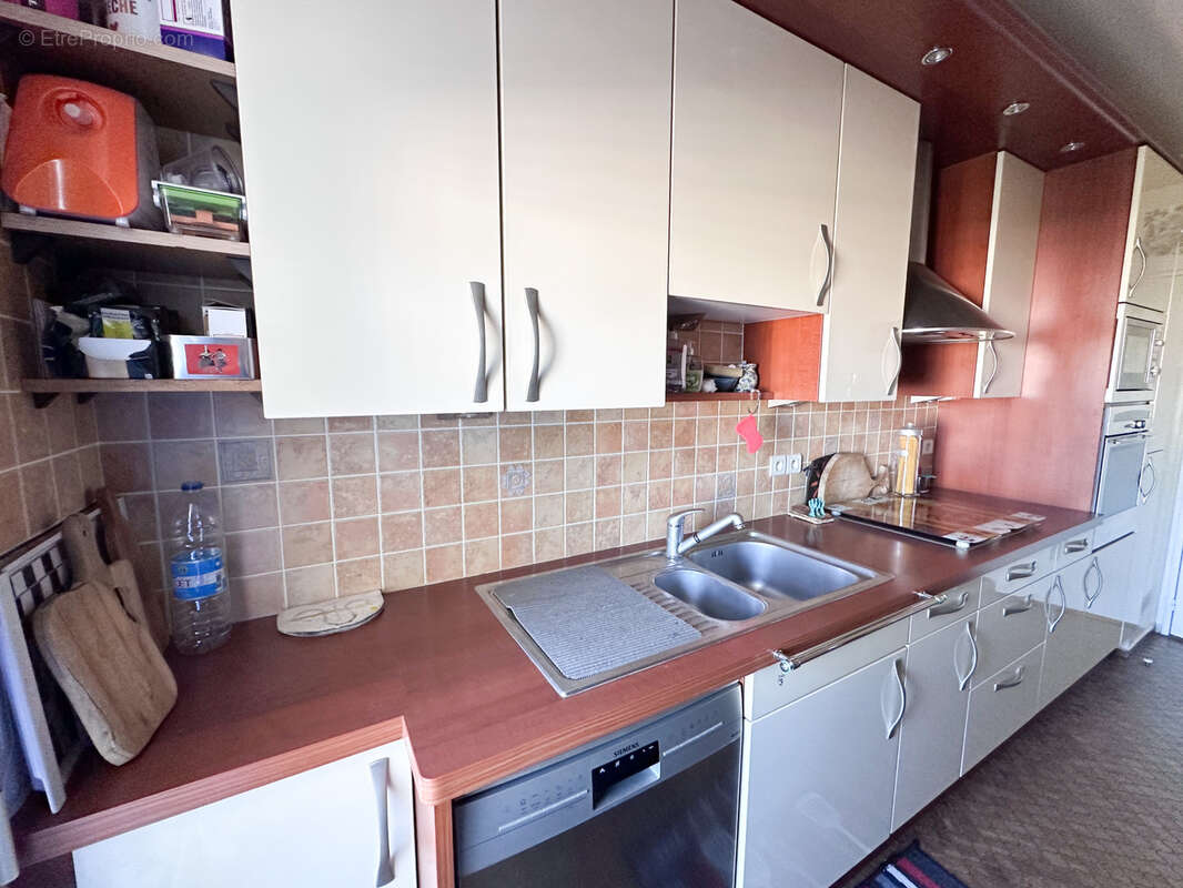 Appartement à COURBEVOIE