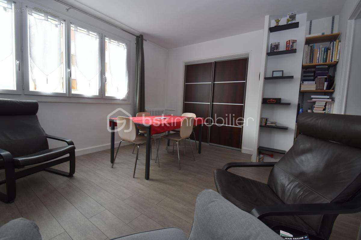Appartement à LES CLAYES-SOUS-BOIS