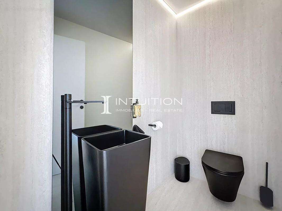 Saint Laurent du Var : 3 pièces entièrement rénové au dernier étage avec garage - photo 14