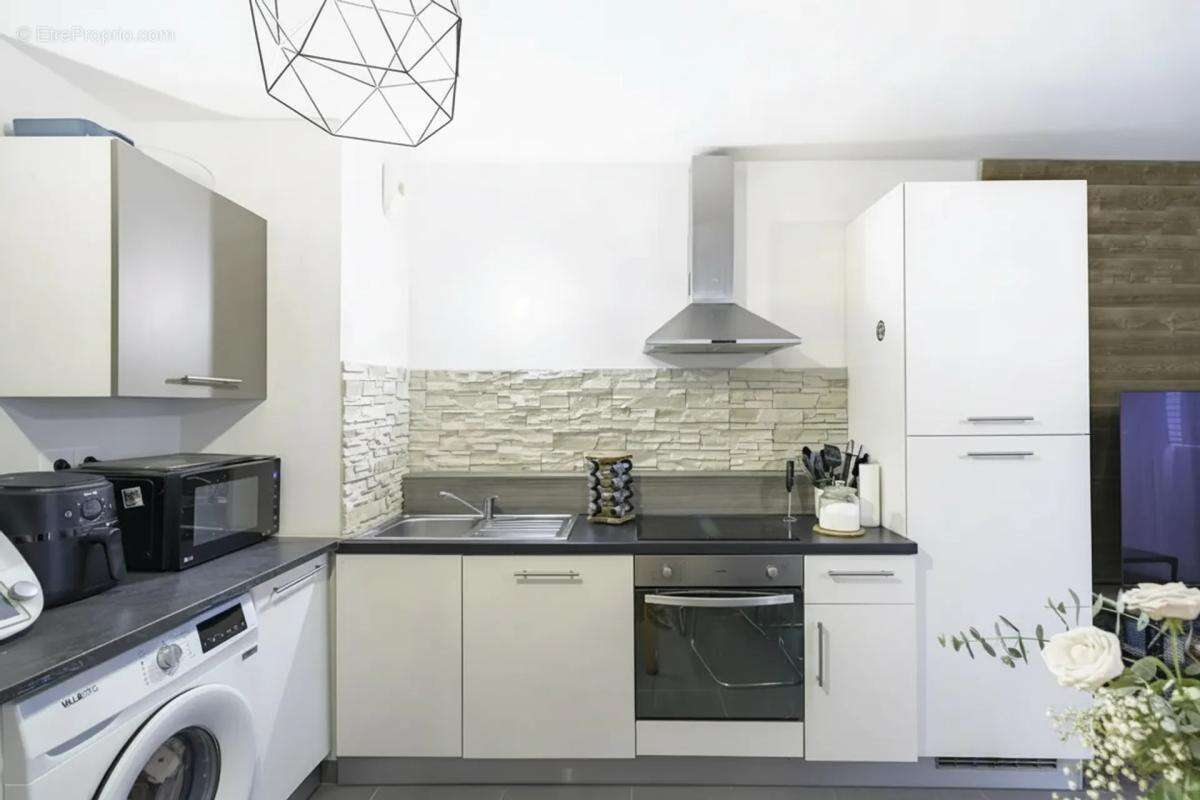 Appartement à MARSEILLE-4E
