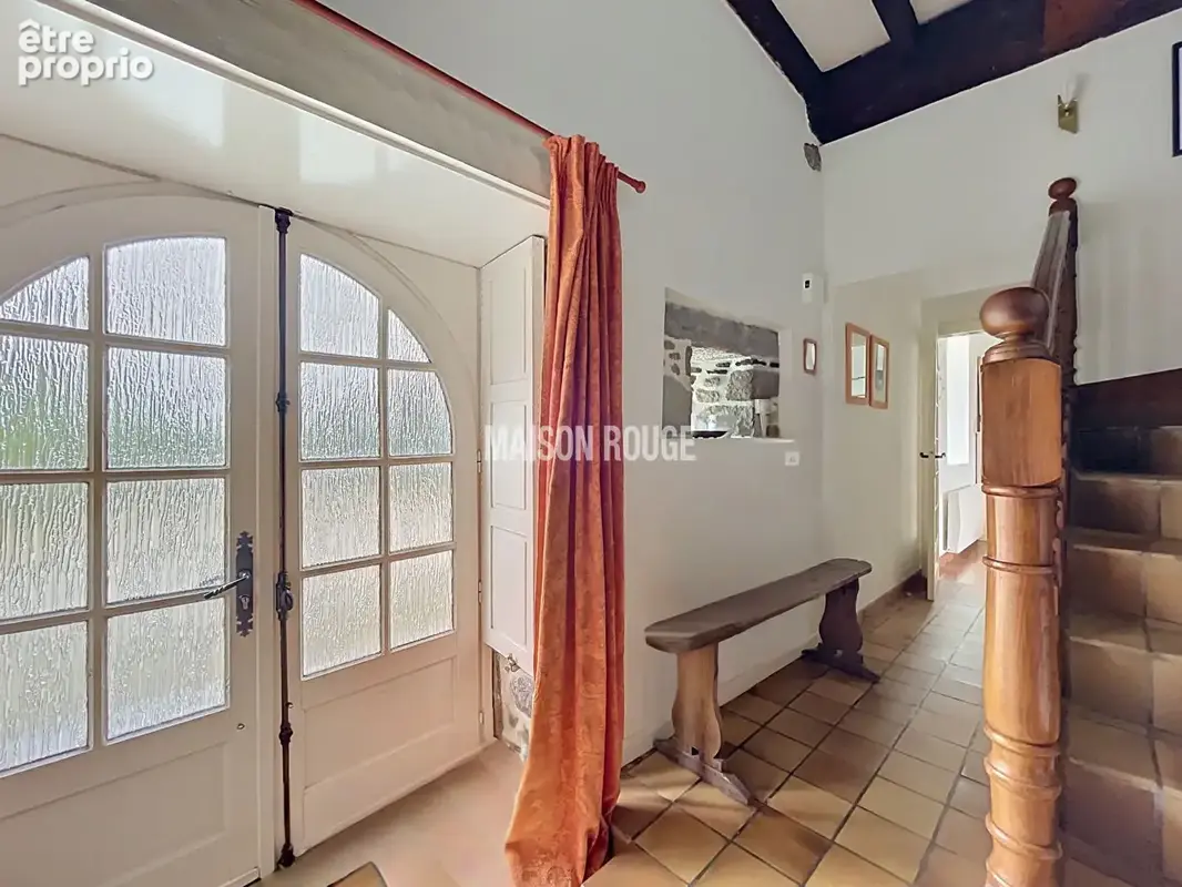 MONT-DOL - Maison de caractère avec dépendances et bâtiments professionnels dans un cadre verdoyant - photo 3