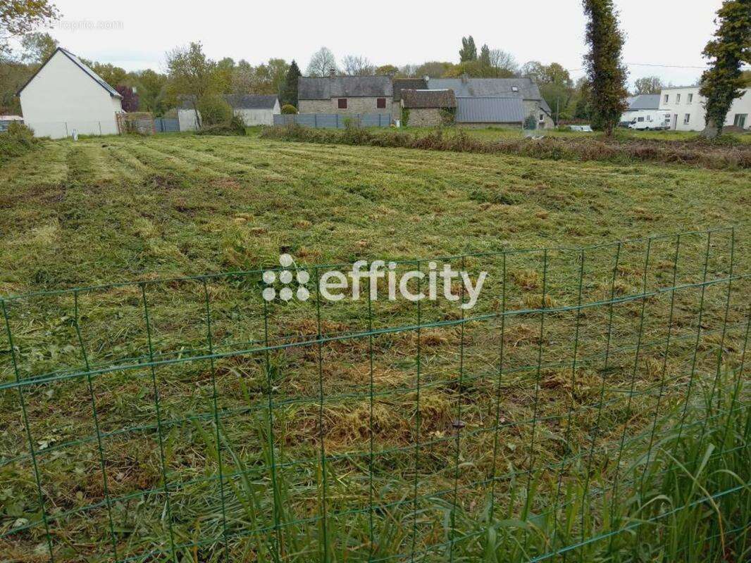 Terrain à VILDE-GUINGALAN