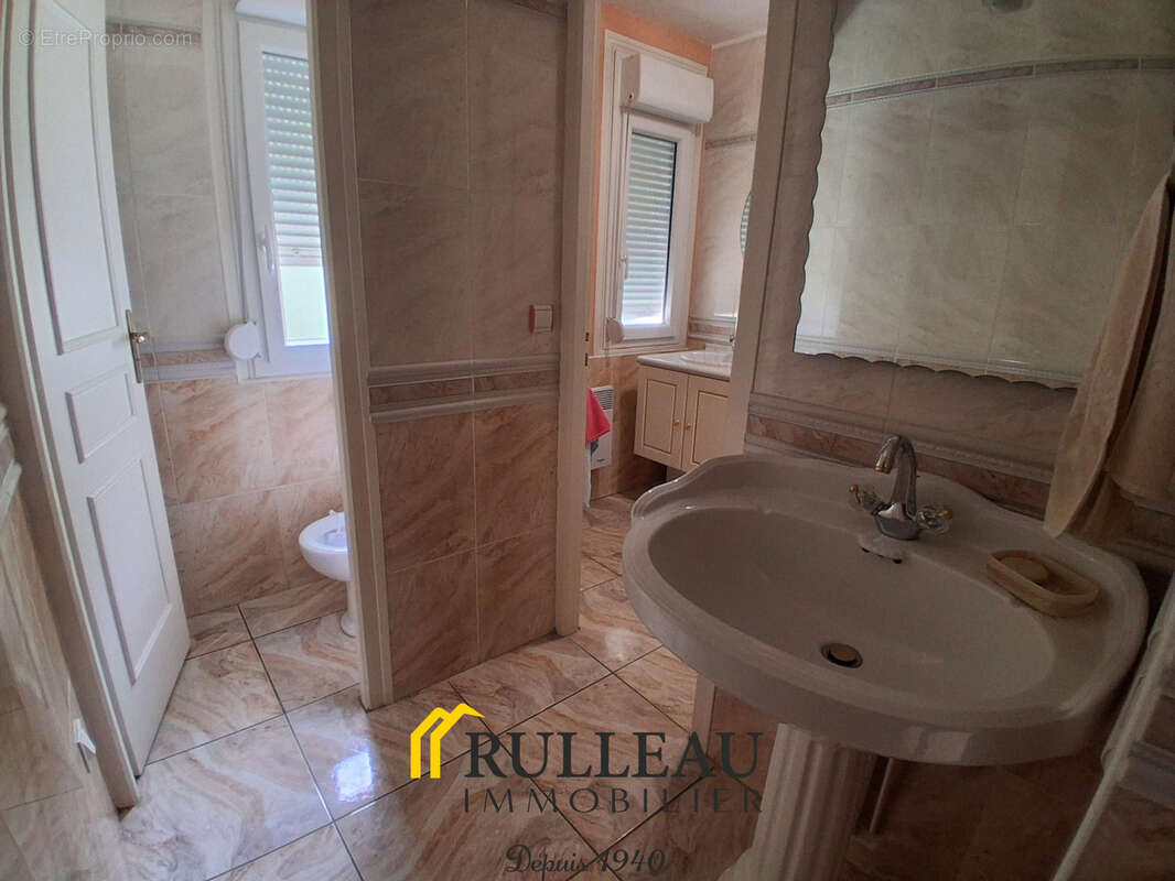 Maison familiale de caractere de 153 m2 habitables - terrain de 1223 m2 - proche centre saint louis de montfer - photo 12