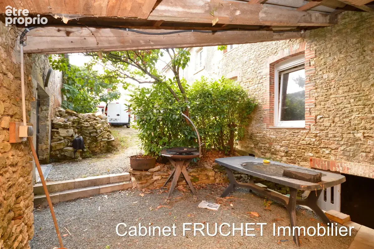 Charmante maison en pierre rénovée récemment avec 3 chambres et un jardin clos - photo 3