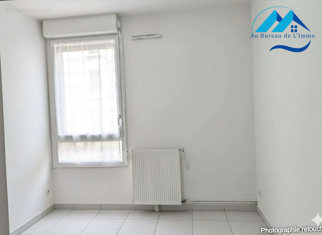 Chambre 2 - Appartement à MARSEILLE-1E