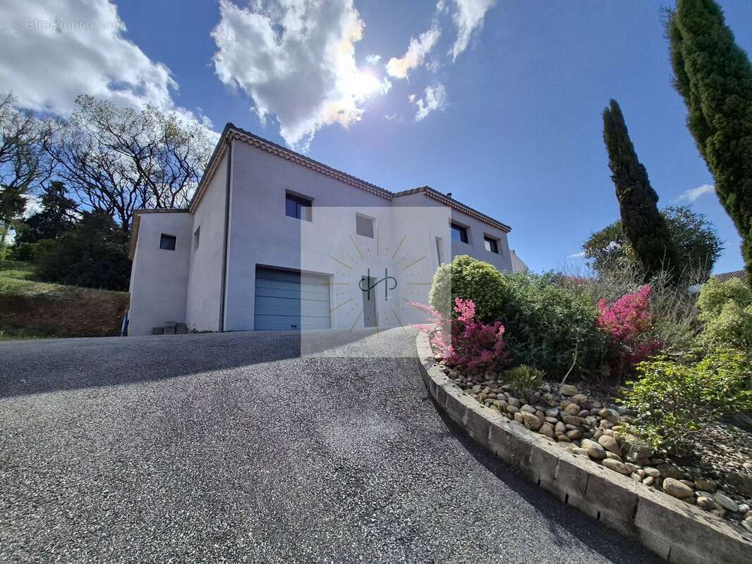 Maison à MONTELIMAR