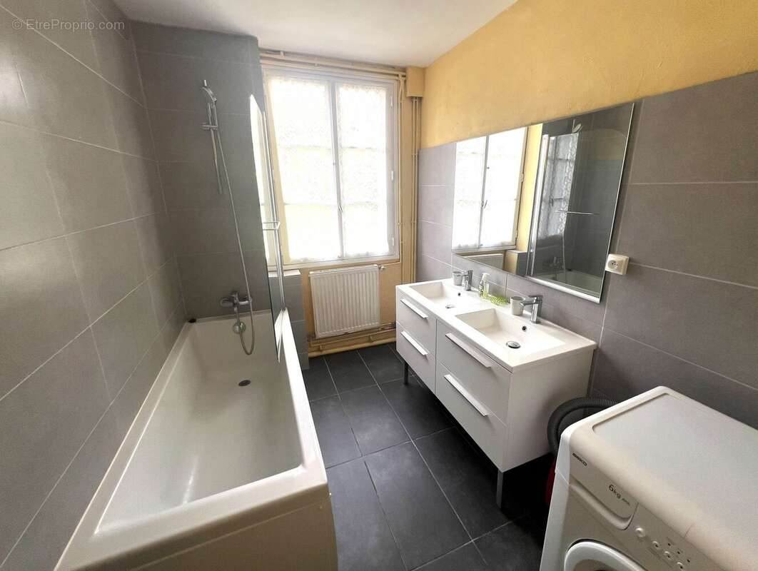 Maison à LES EYZIES-DE-TAYAC-SIREUIL