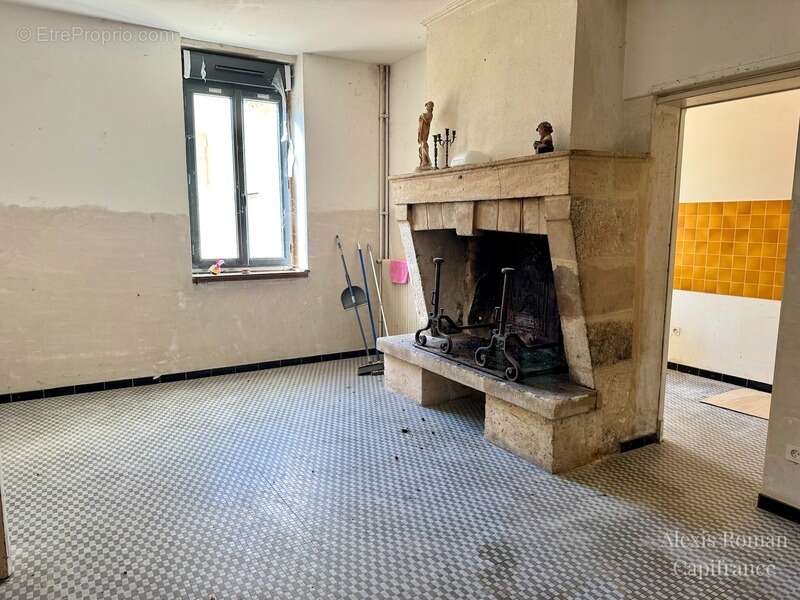 Maison à MENESPLET