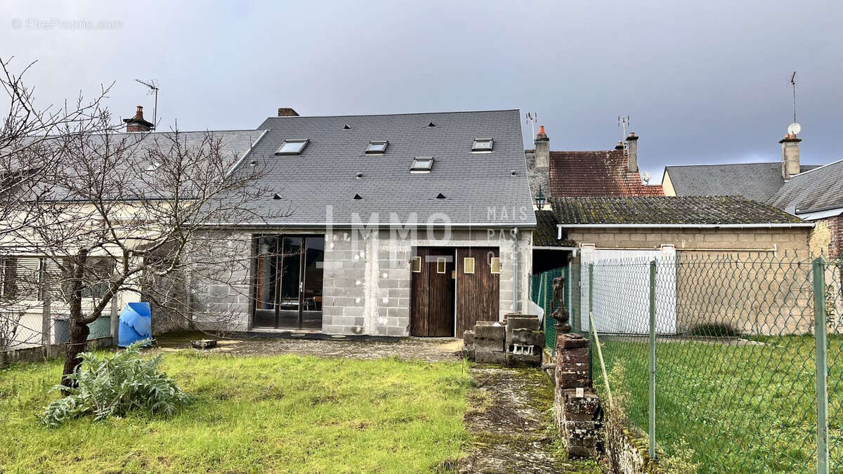 Maison à BESSE-SUR-BRAYE