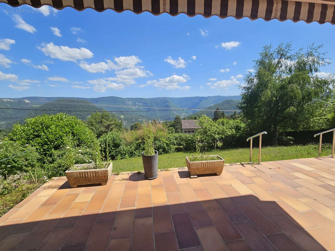 Maison à AVIGNON-LES-SAINT-CLAUDE