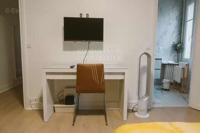 Appartement à PARIS-7E