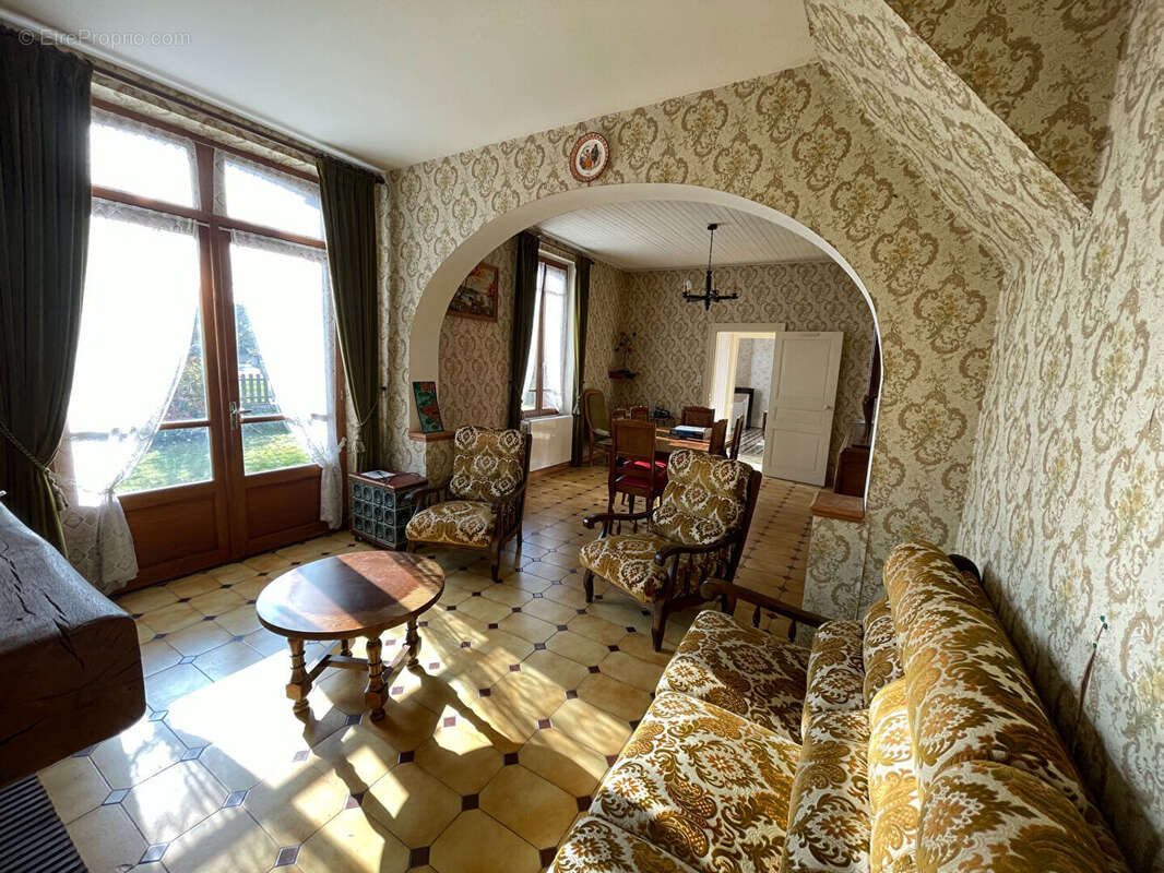 Maison à SAINT-AGIL