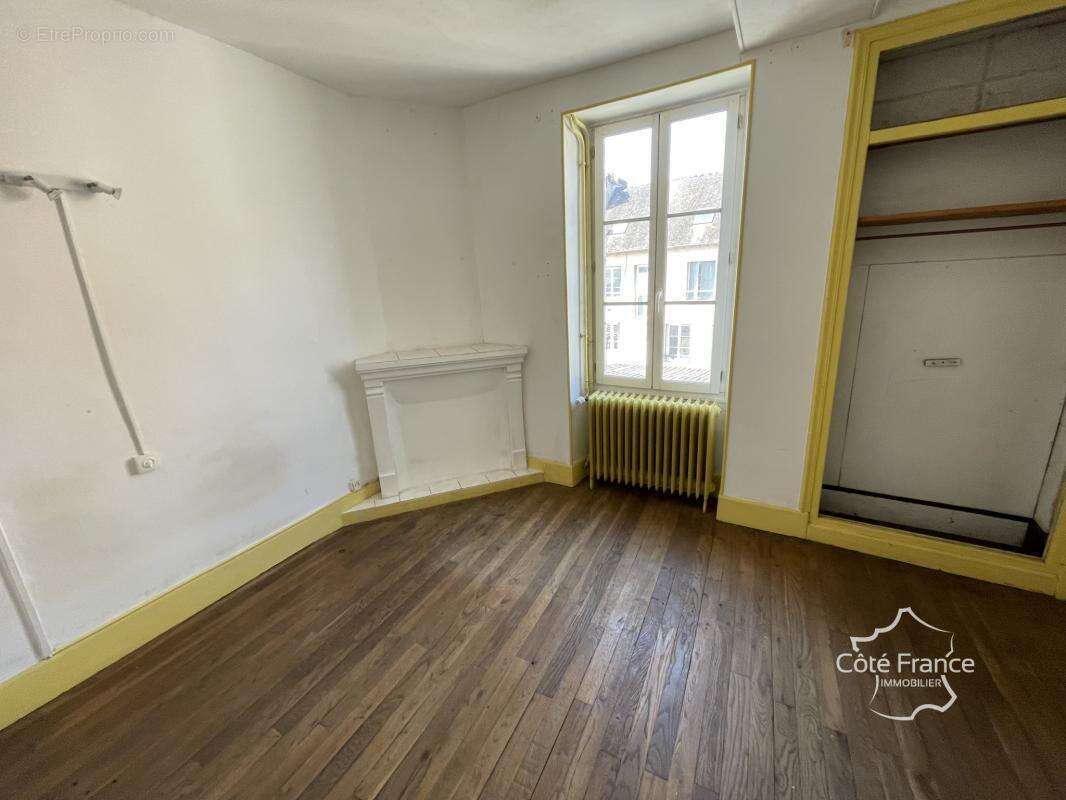 Maison à COULANGES-SUR-YONNE