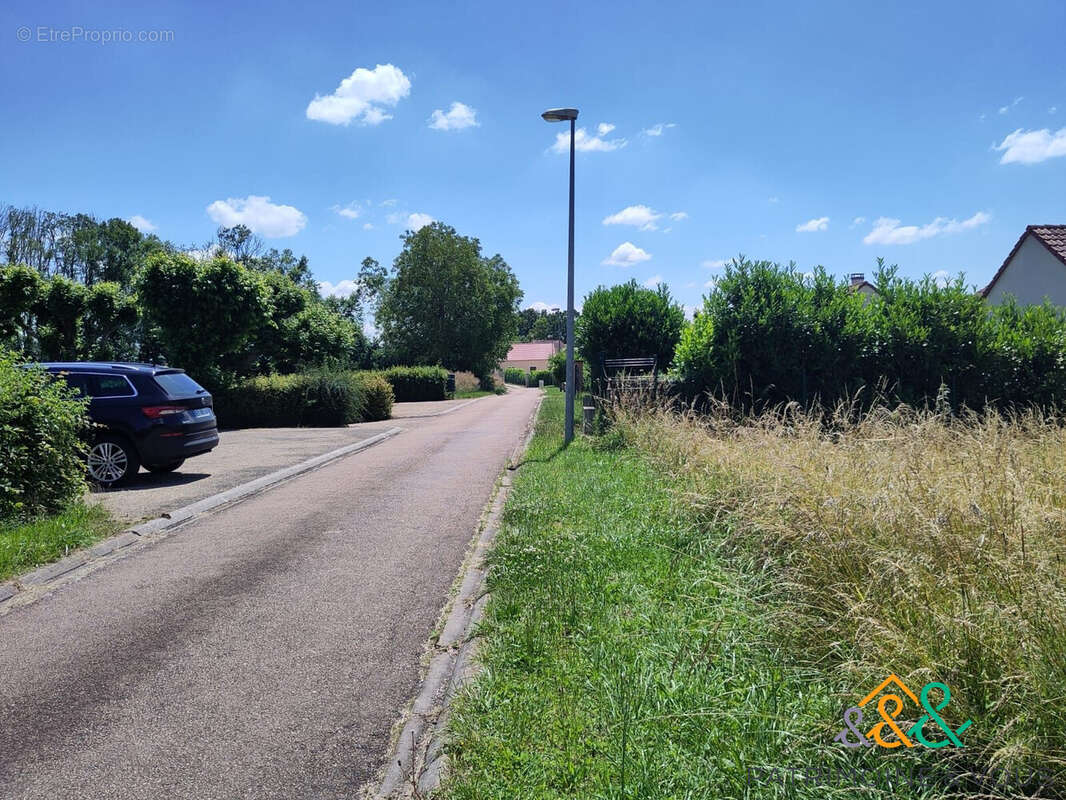 Terrain à SAINT-MAURICE-LE-VIEIL