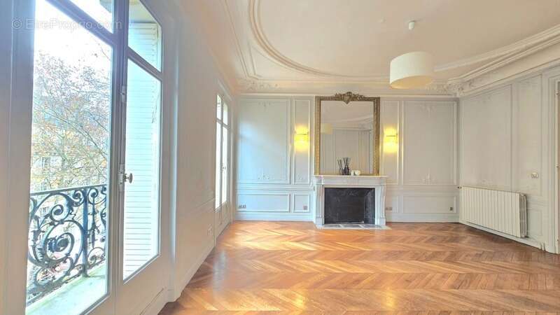 Appartement à PARIS-7E