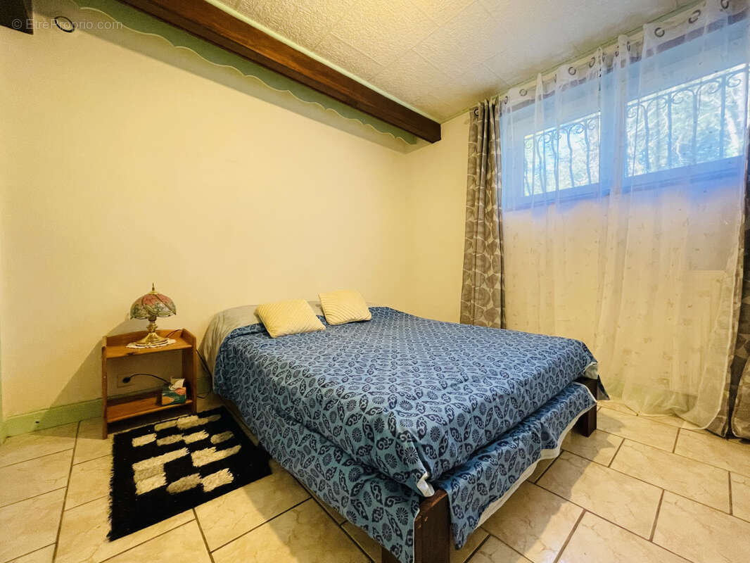 Maison à SAINT-PANTALEON-DE-LARCHE