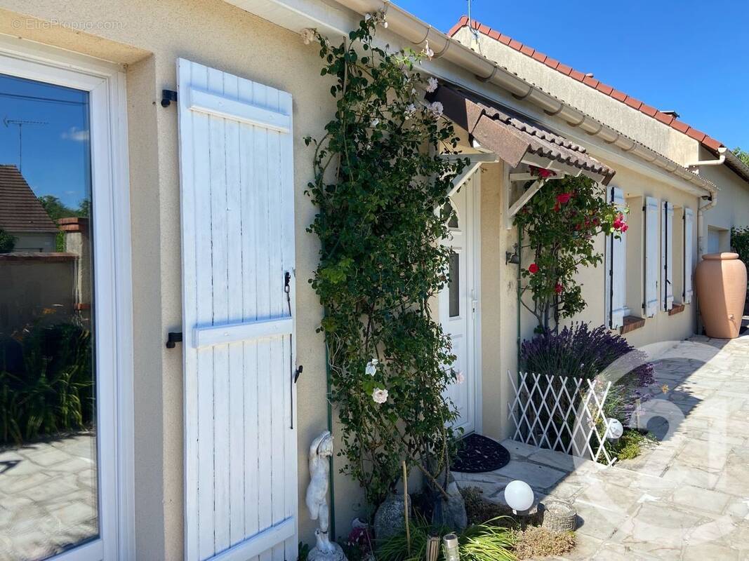 Maison 184 m² à Breval  - photo 2