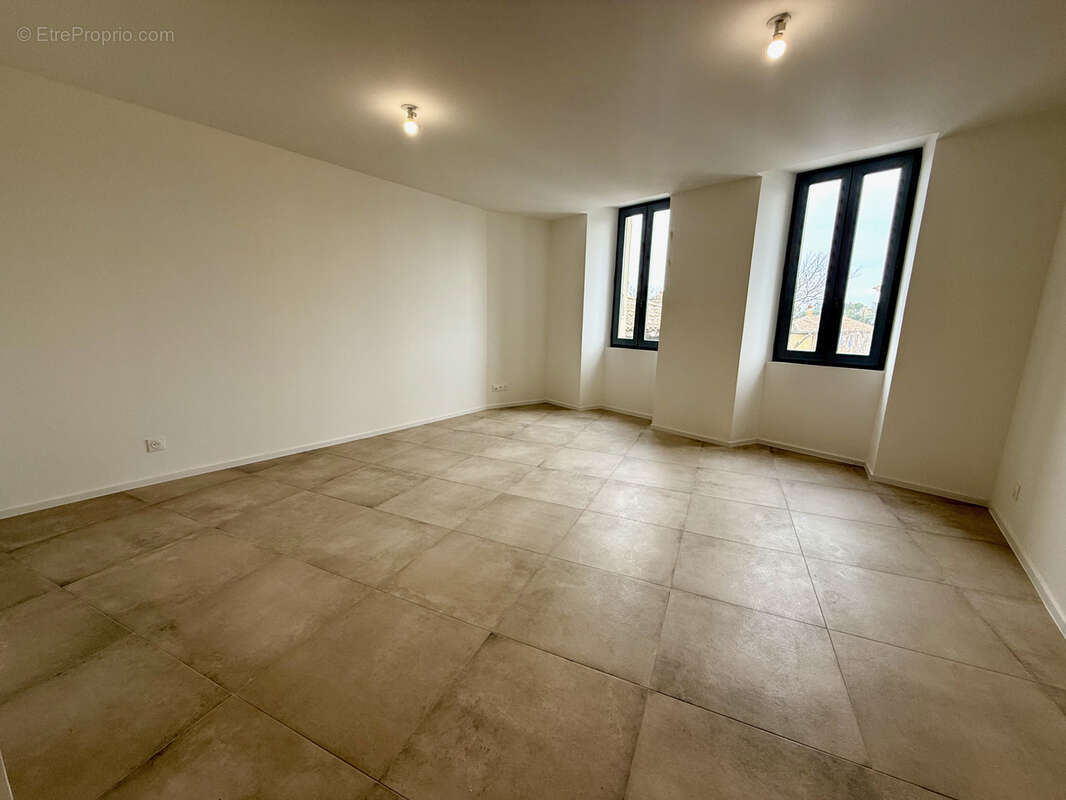 Appartement à SUZE-LA-ROUSSE