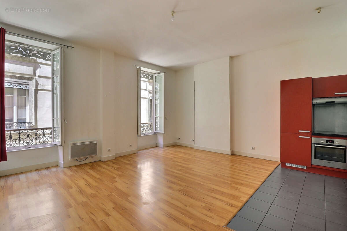 Appartement à MARSEILLE-2E