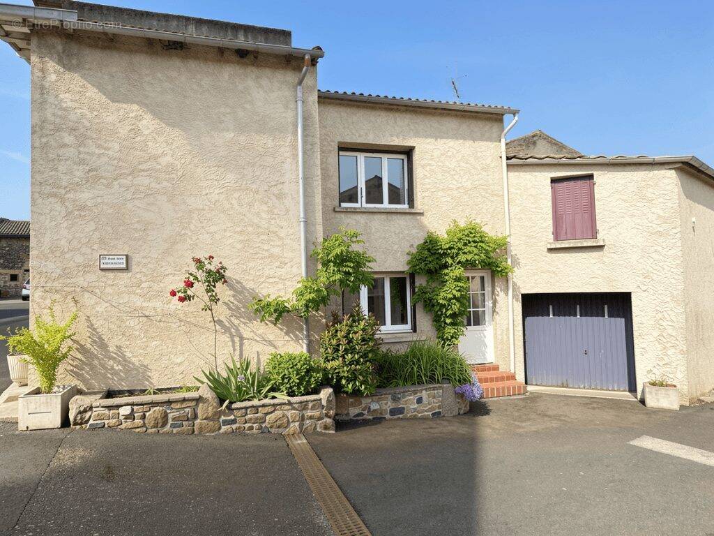 Maison à VIC-LE-COMTE