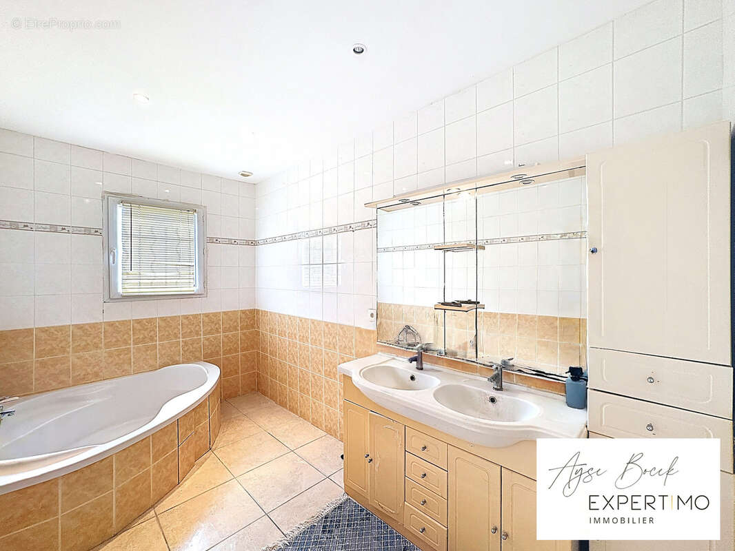 Maison à ROUSSILLON