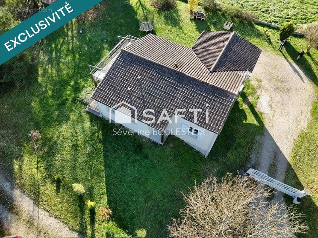 Photo 2 - Maison à HIERSAC