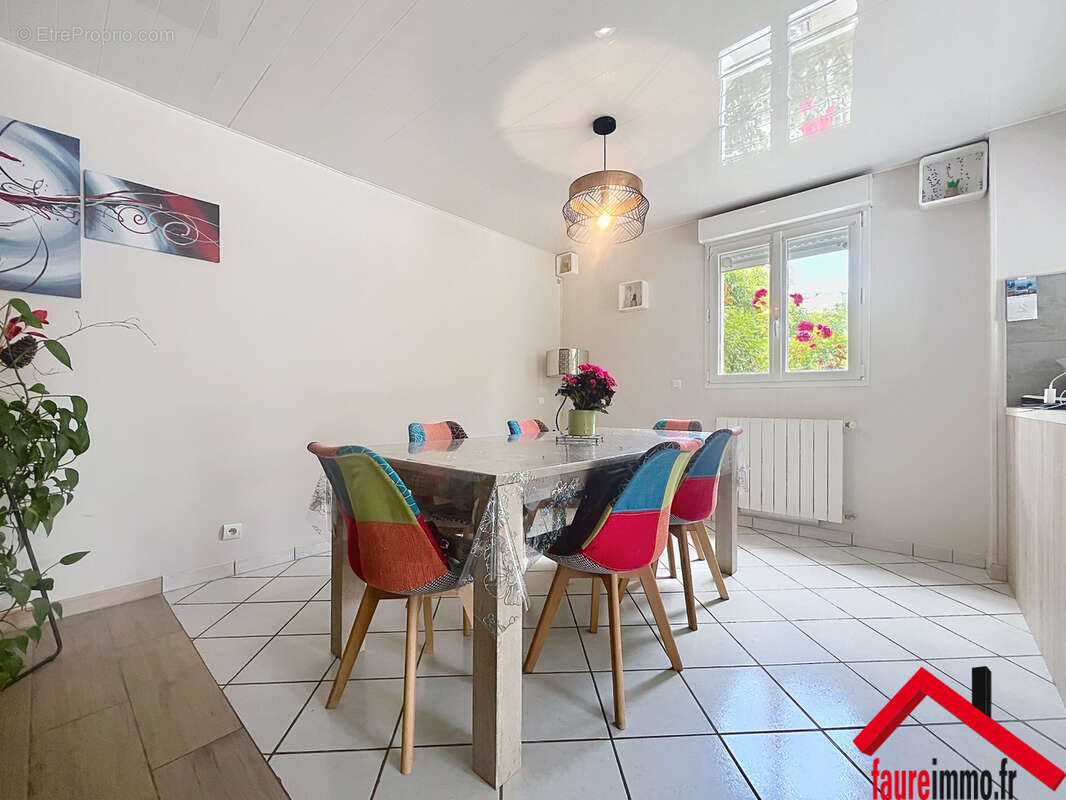 Maison à DONZENAC