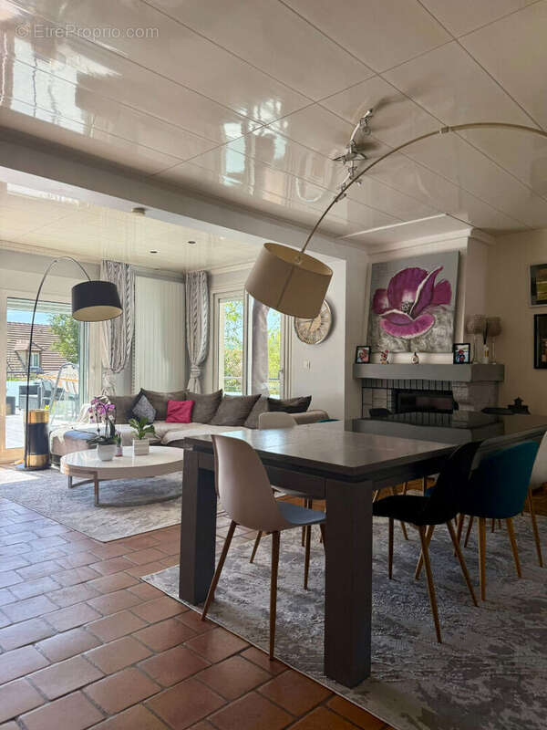 Maison à LINAS