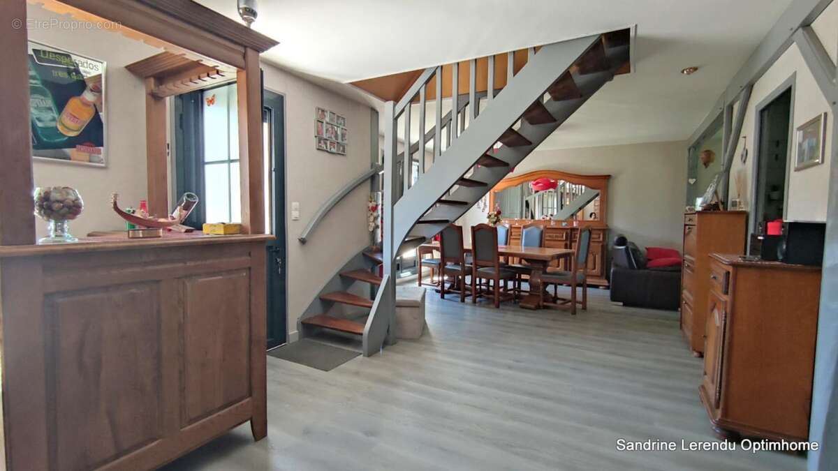 Une maison clé en main avec véranda contemporaine et possibilité de vivre de plain-pied. – 2 garages – Terrain 807 m² – Saint-Ou - photo 8