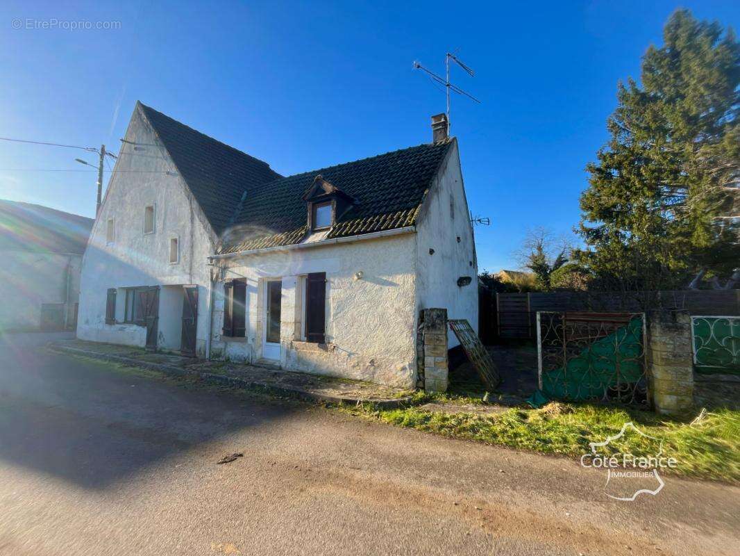 Maison à CHAMPLEMY