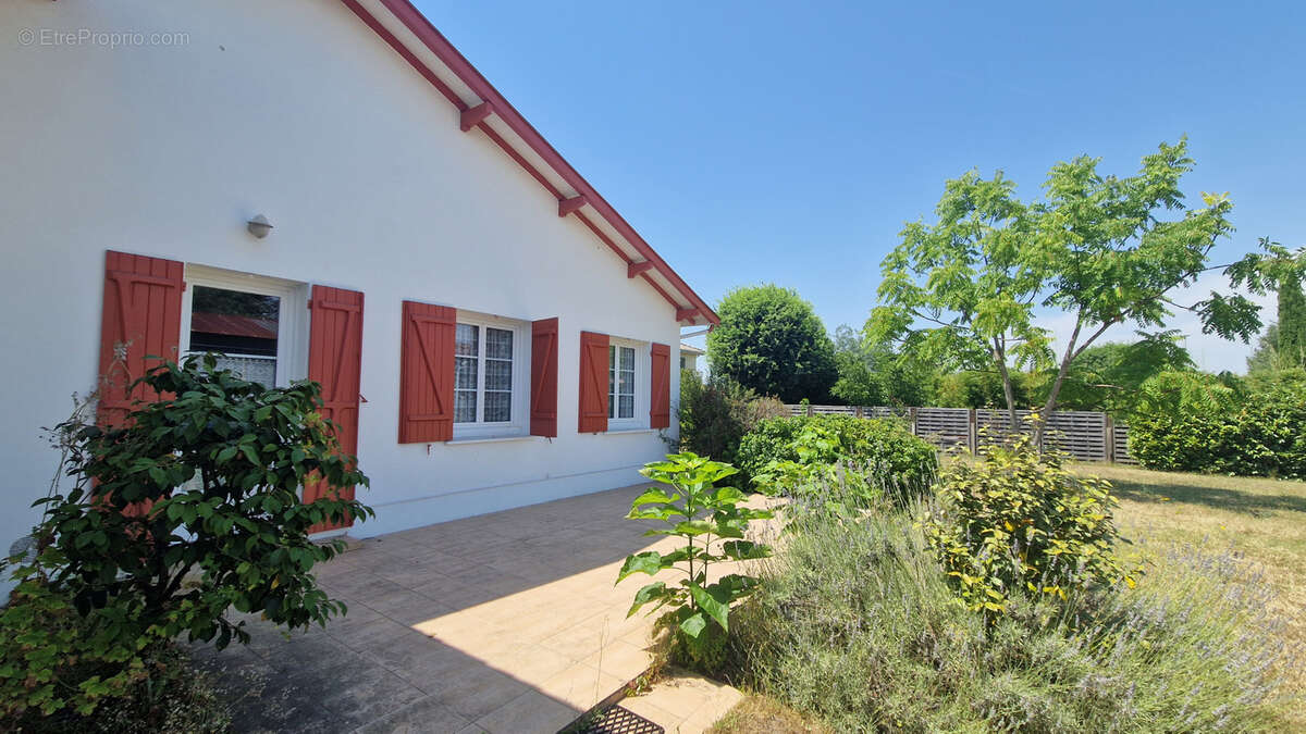 Langon proche gare - maison 4 chambres - terrain 980 m2 - photo 2