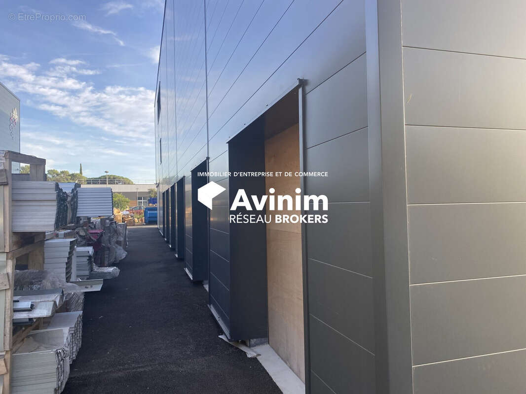 Commerce à LE CANNET-DES-MAURES