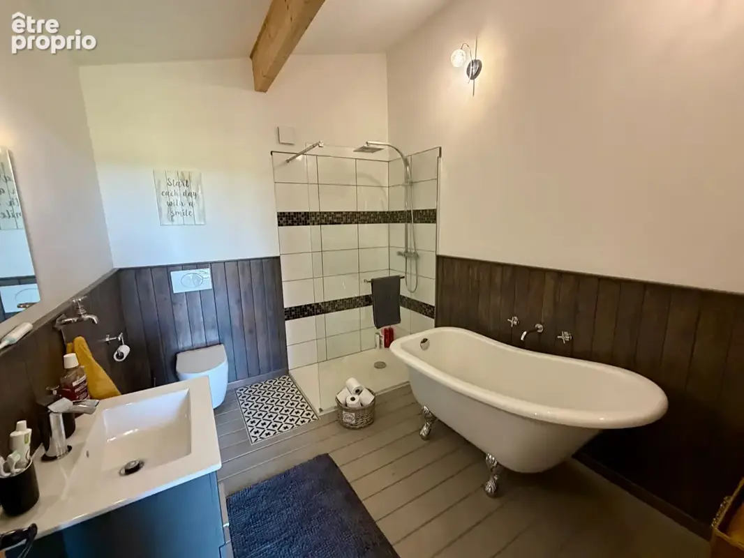 Belles prestations - pavillon de 3 chambres, bar/resto à pied, au calme, tout à l'égout prévu - photo 8