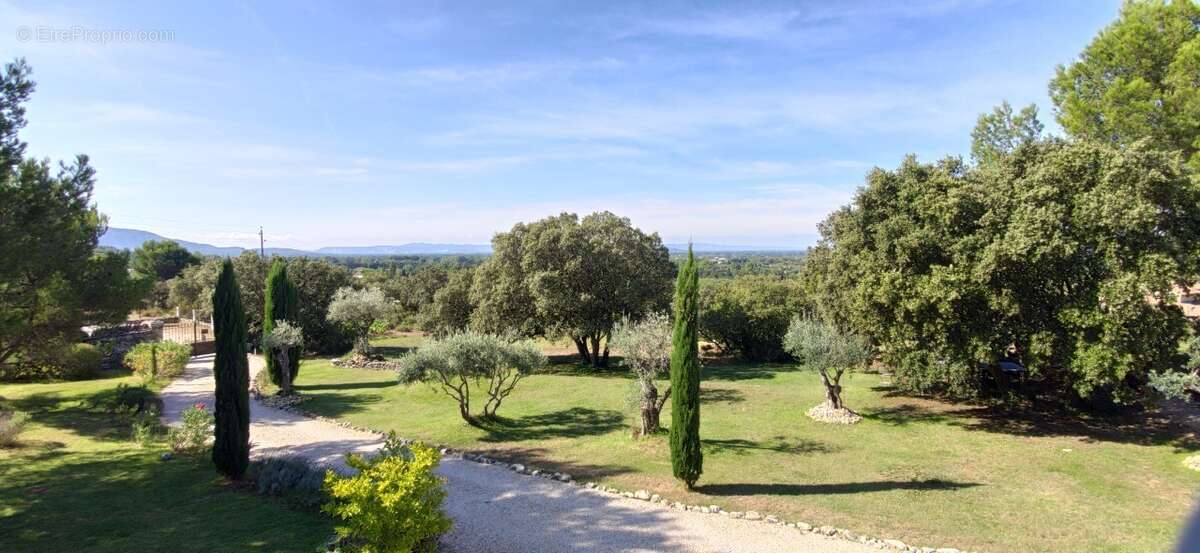 Maison 306 m² à Lagnes  - photo 3