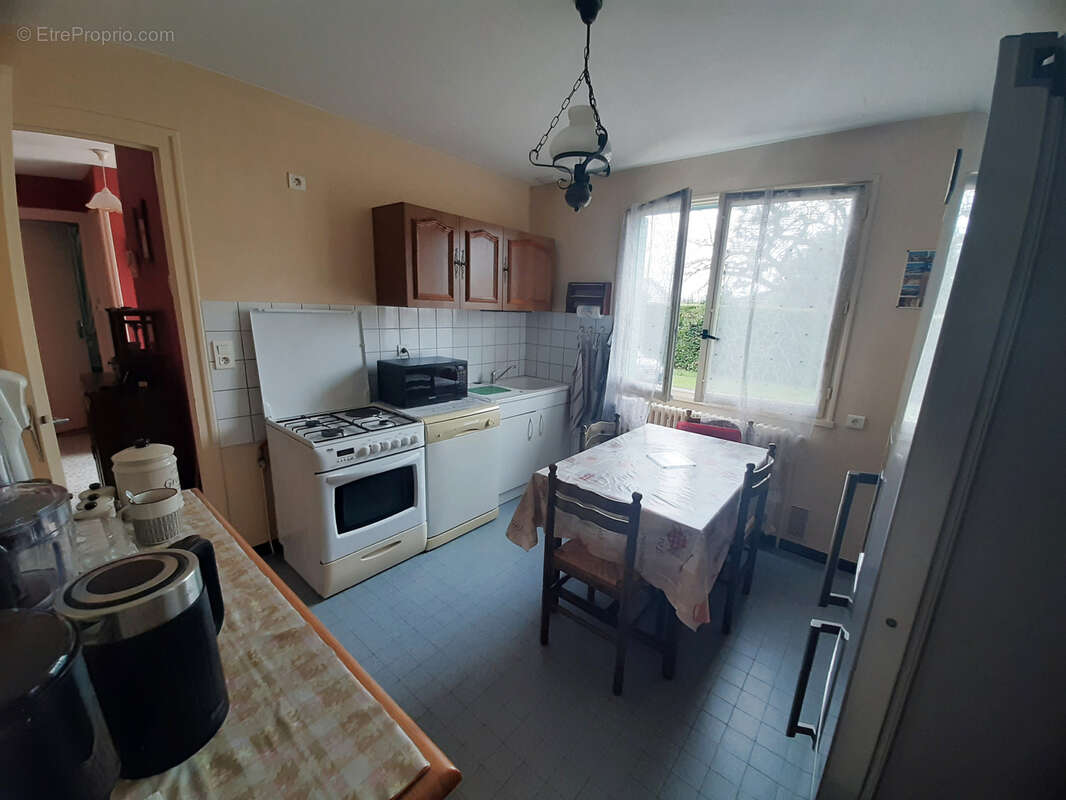 Maison à BAGE-LE-CHATEL