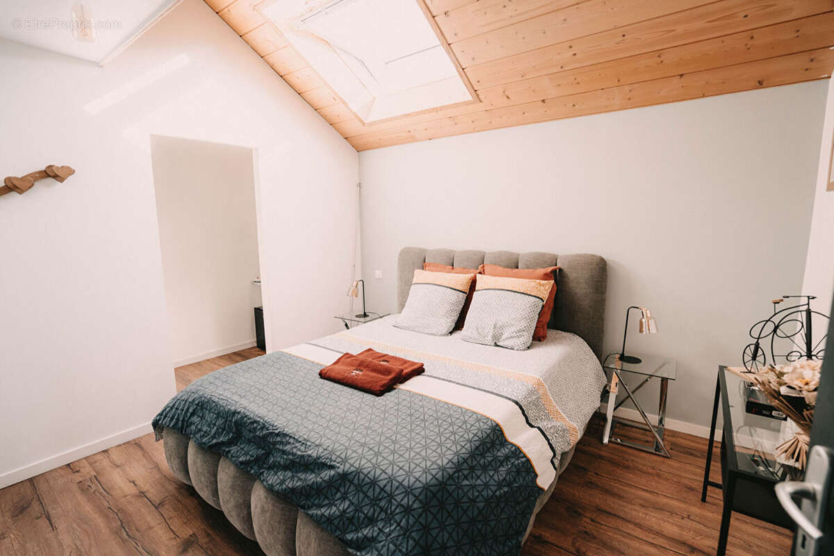 Maison à CHAUX-CHAMPAGNY