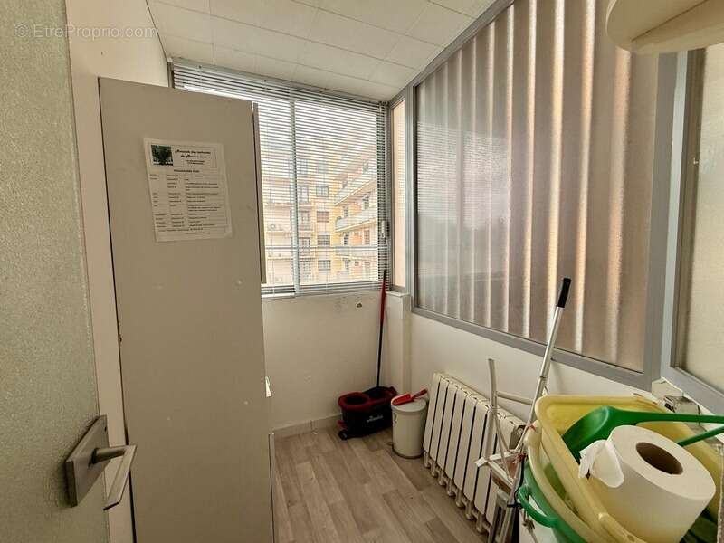 Rare à la vente : Appartement à vendre 4 pièces avec vue d'exception sur la cité de Carcassonne. Prix de vente : 124200€ - photo 17