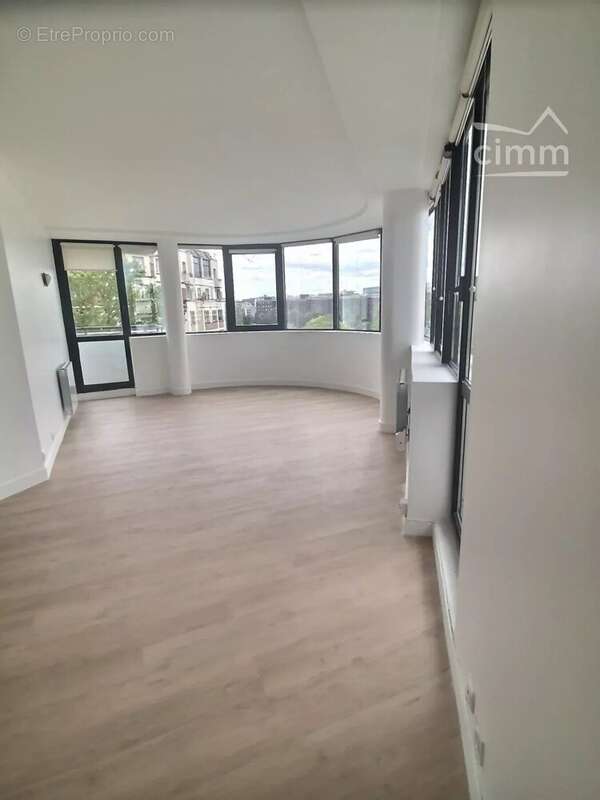 Appartement à PARIS-14E