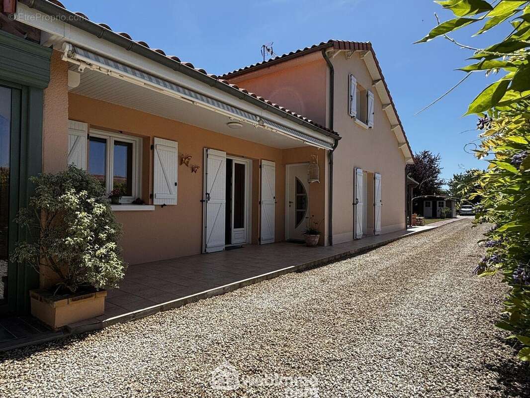 Et à la maison de 151 m2 habitables avec vie de plain-pied.