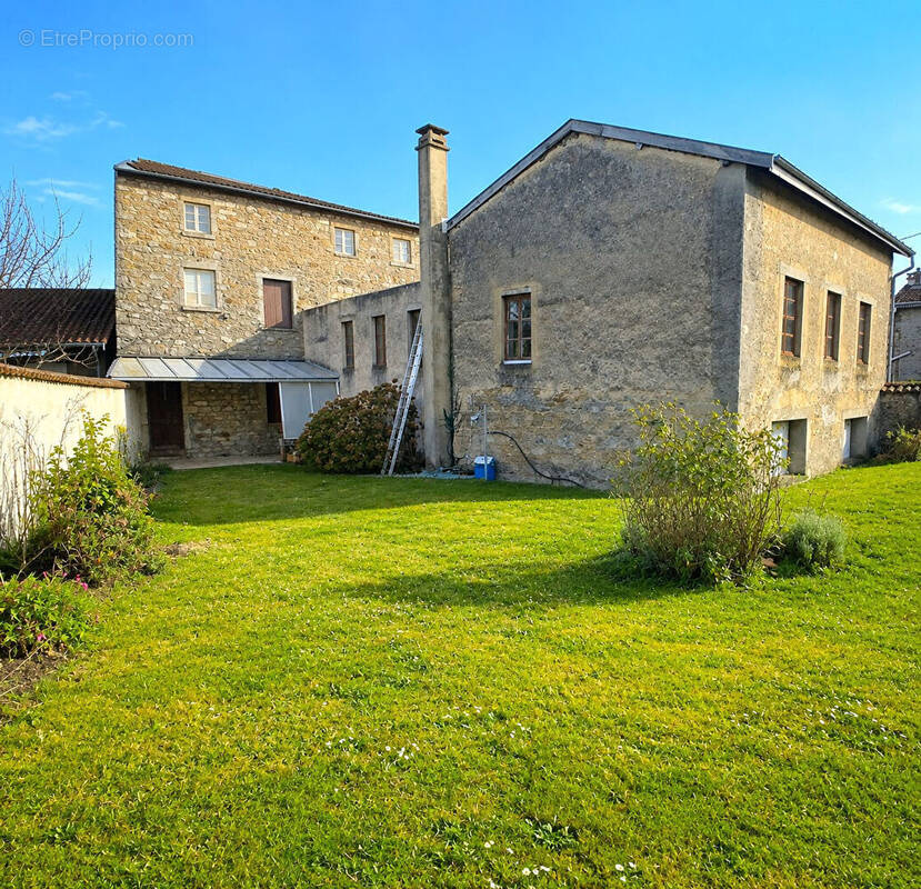 Maison à SOUCIEU-EN-JARREST