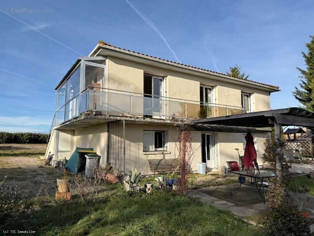 Maison à AUNAC