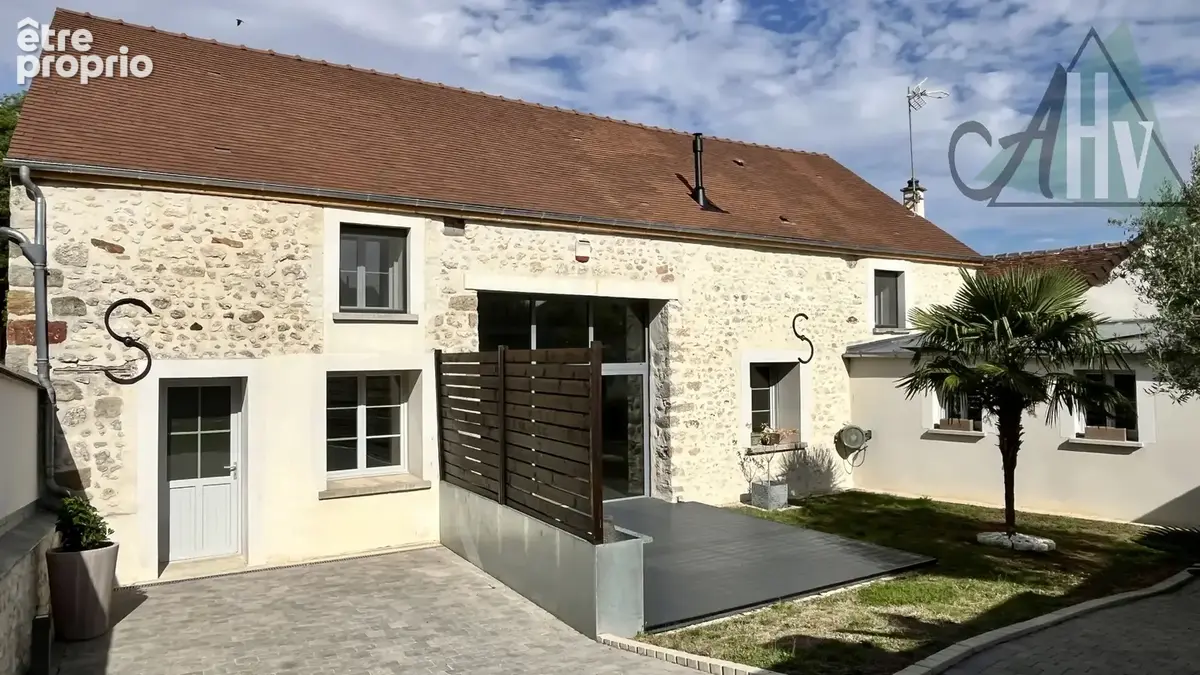 Maison à SAINT-LOUP-DE-NAUD