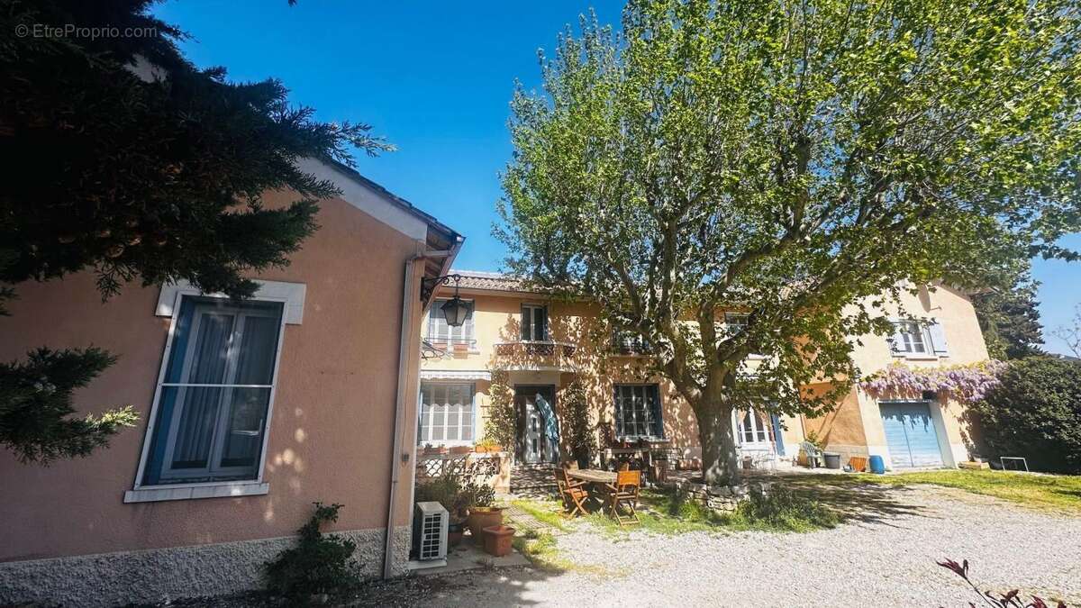 Maison à VIOLES