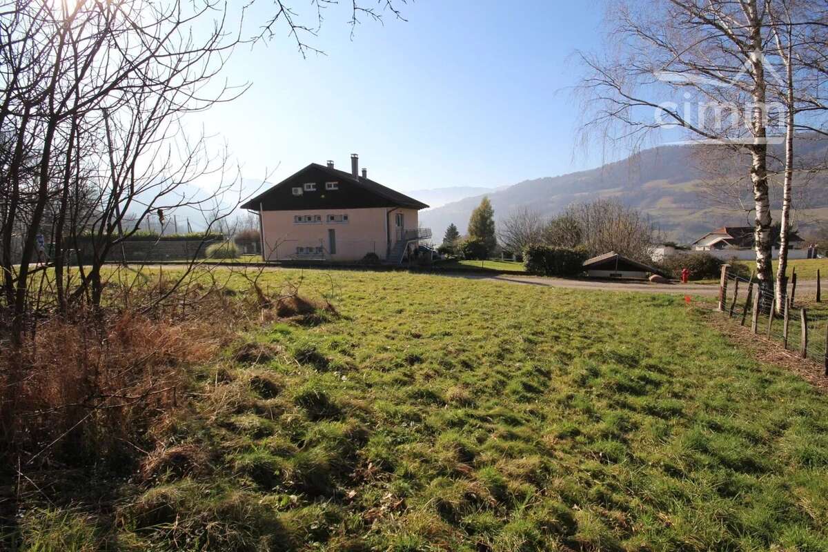 Terrain à LA ROCHETTE